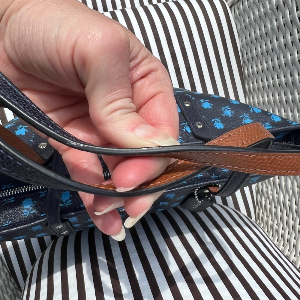 Coach City Zip Top Tote in Badlands Floral Print - Picture 4 of 16